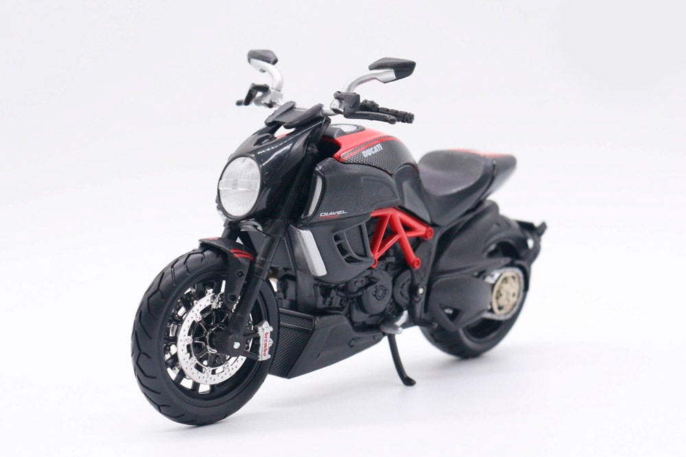 Ducati Diavel Carbon em Escala 1:12