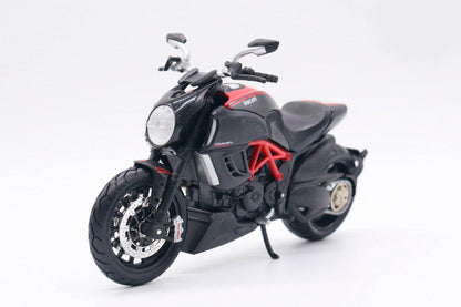 Ducati Diavel Carbon em Escala 1:12
