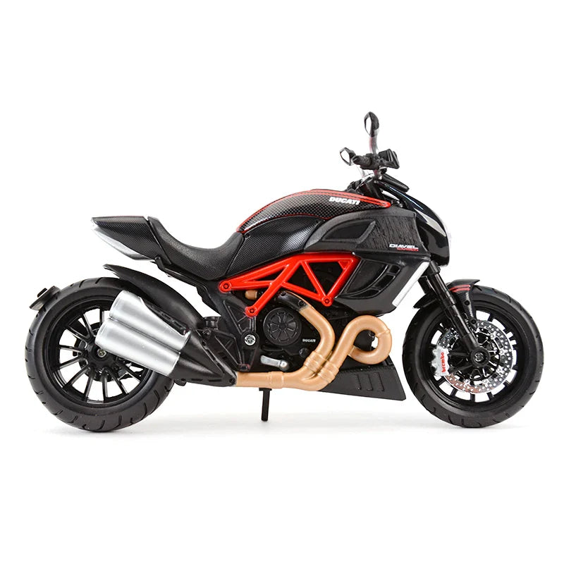 Ducati Diavel Carbon em Escala 1:12
