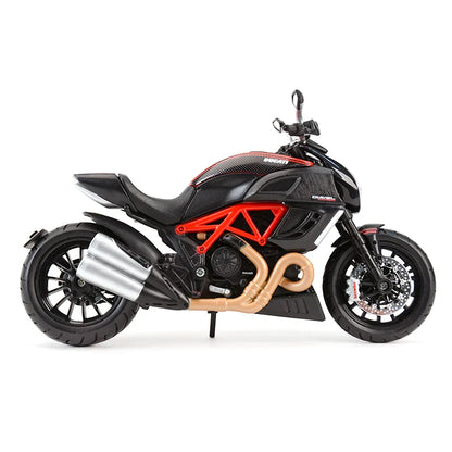 Ducati Diavel Carbon em Escala 1:12
